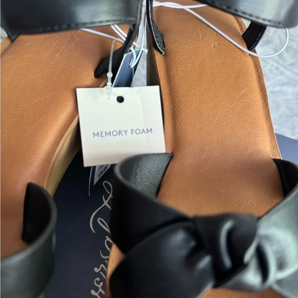 Universal Thread Ladies Heels/Wedges - Picture 8 of 11